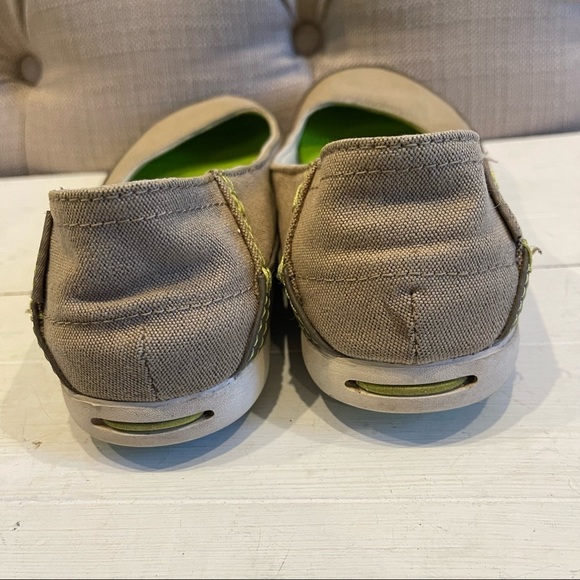 Crocs Khaki & Stucco Flats Size 7 - Picture 9 of 10